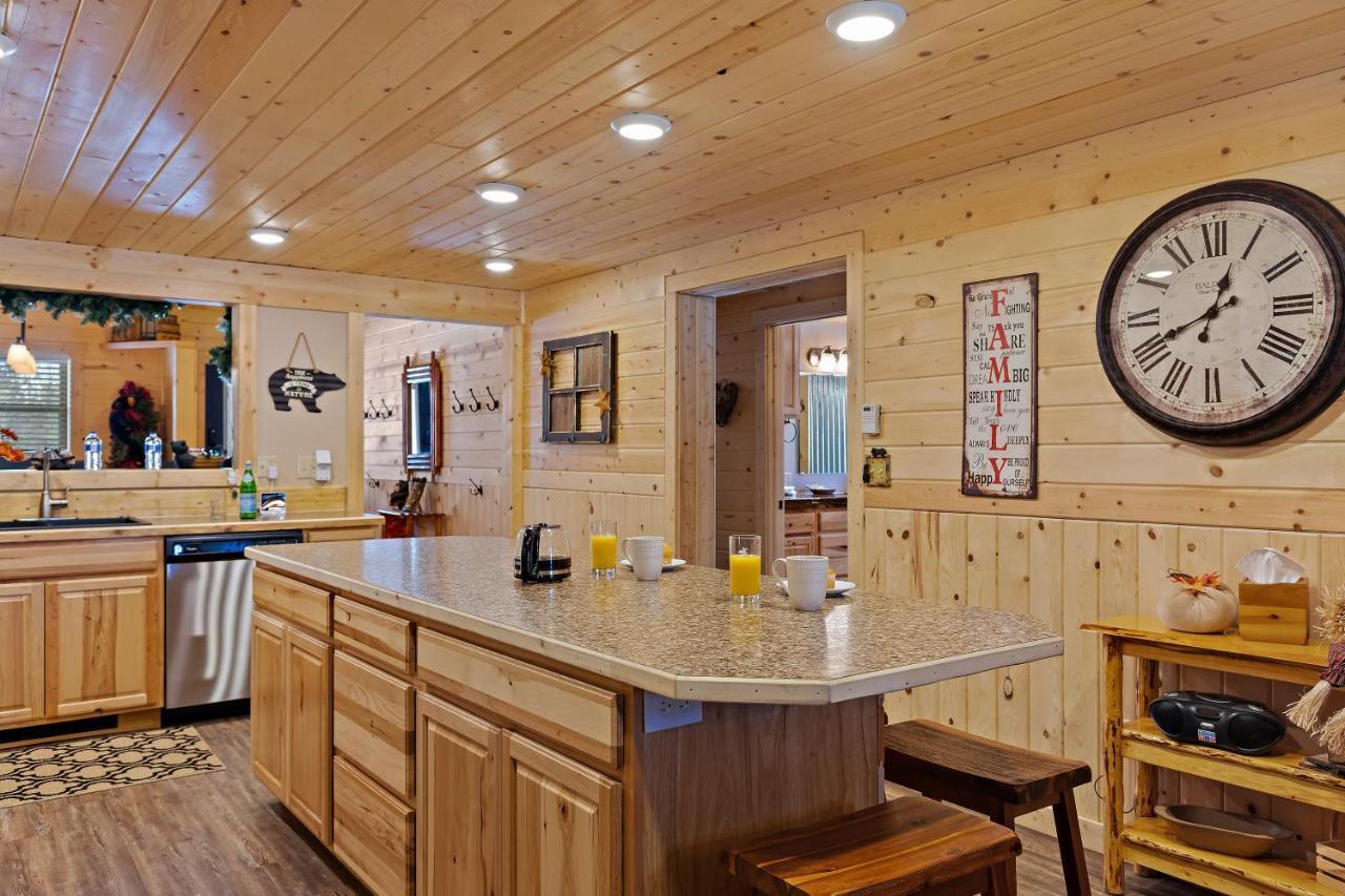 Huckleberry Hollow By Kabino Hot Tub Firepit Ps2 Satellite Grill Wifi Golf Course Island Park Exterior foto